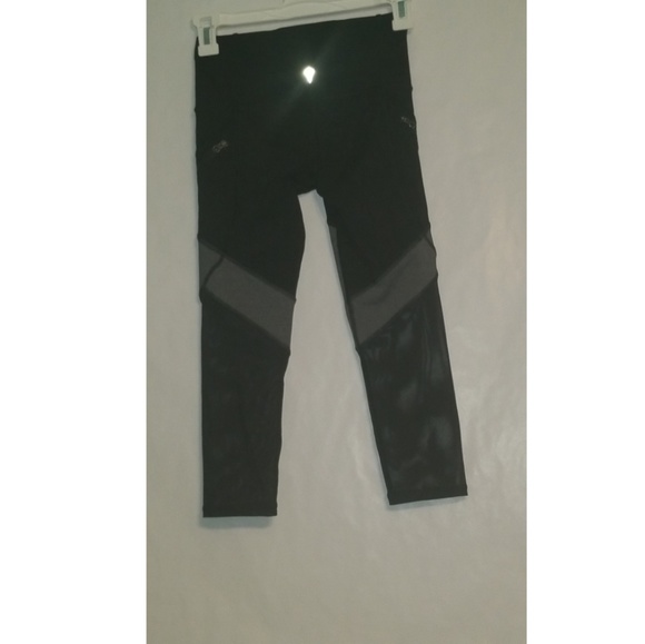 Ivivva capris - Picture 2 of 3